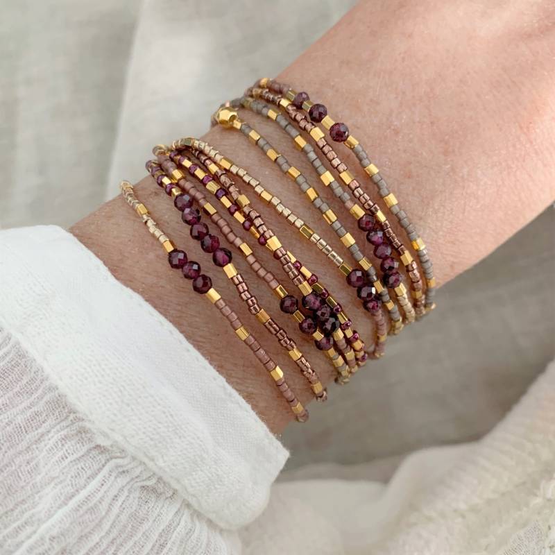 Boho Armbander Mit Granat Edelstein Und Seed Beads von MIRMARE