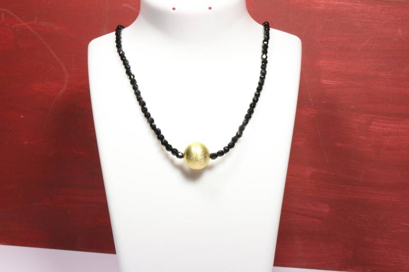 Elegante Halskette in Schwarz/Gold | Hk102 von MIRUPENNhandcrafts