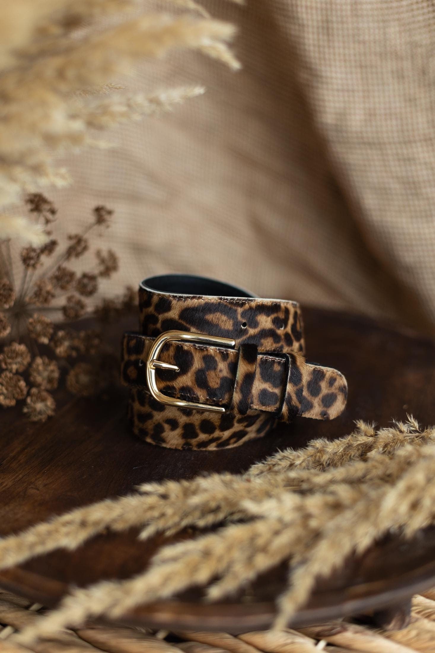 Breiter Gürtel Kalbsleder Leopard Print, Goldene Schnalle von MIUMMASH