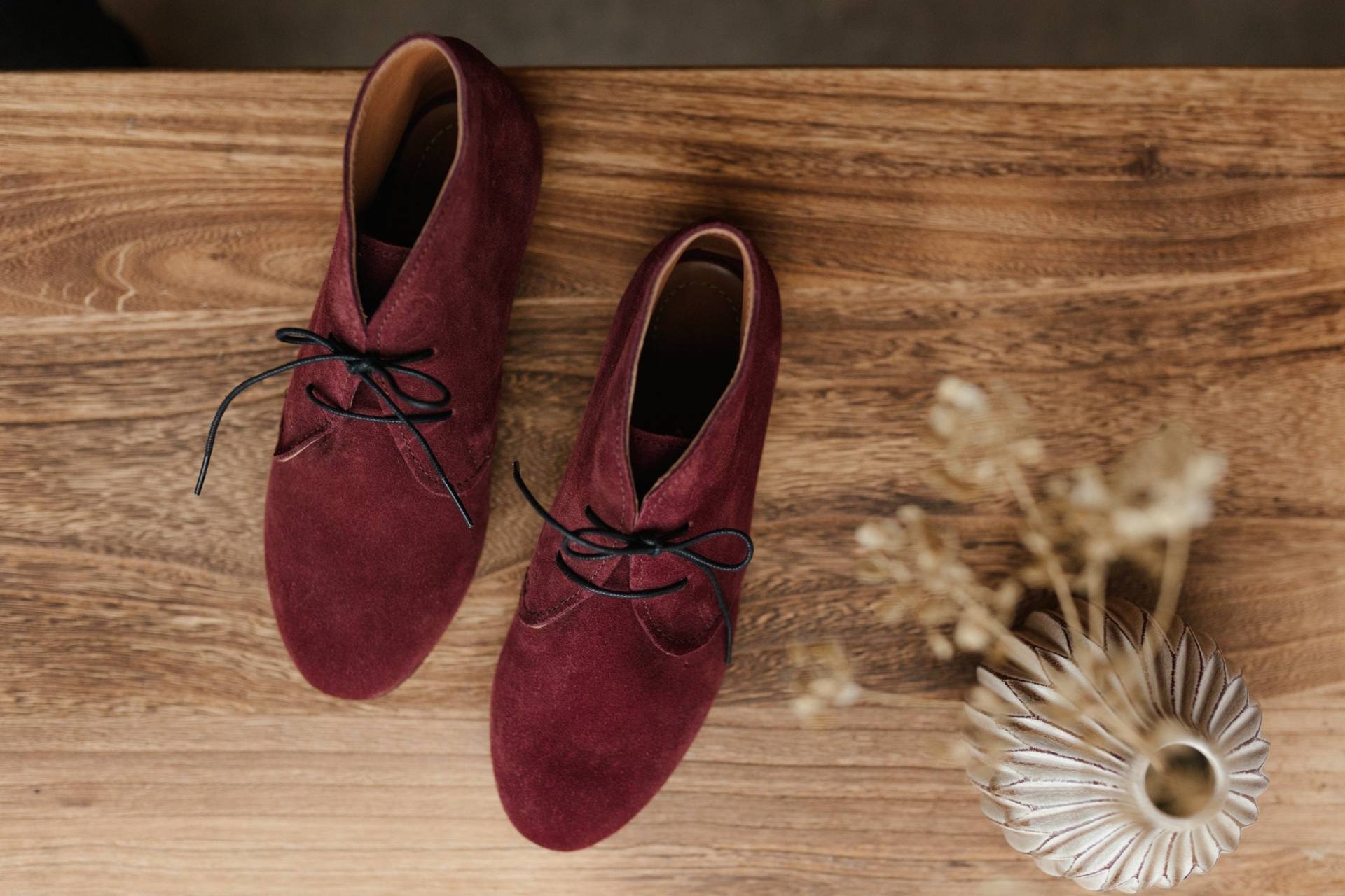 Handgefertigte Bordeauxrote Ankle Boots Aus Samtleder Retro Boho Booties Handgefertigte Bordeauxrote Ankle Boots Aus Samtleder Retro Boho Booties von MIUMMASH