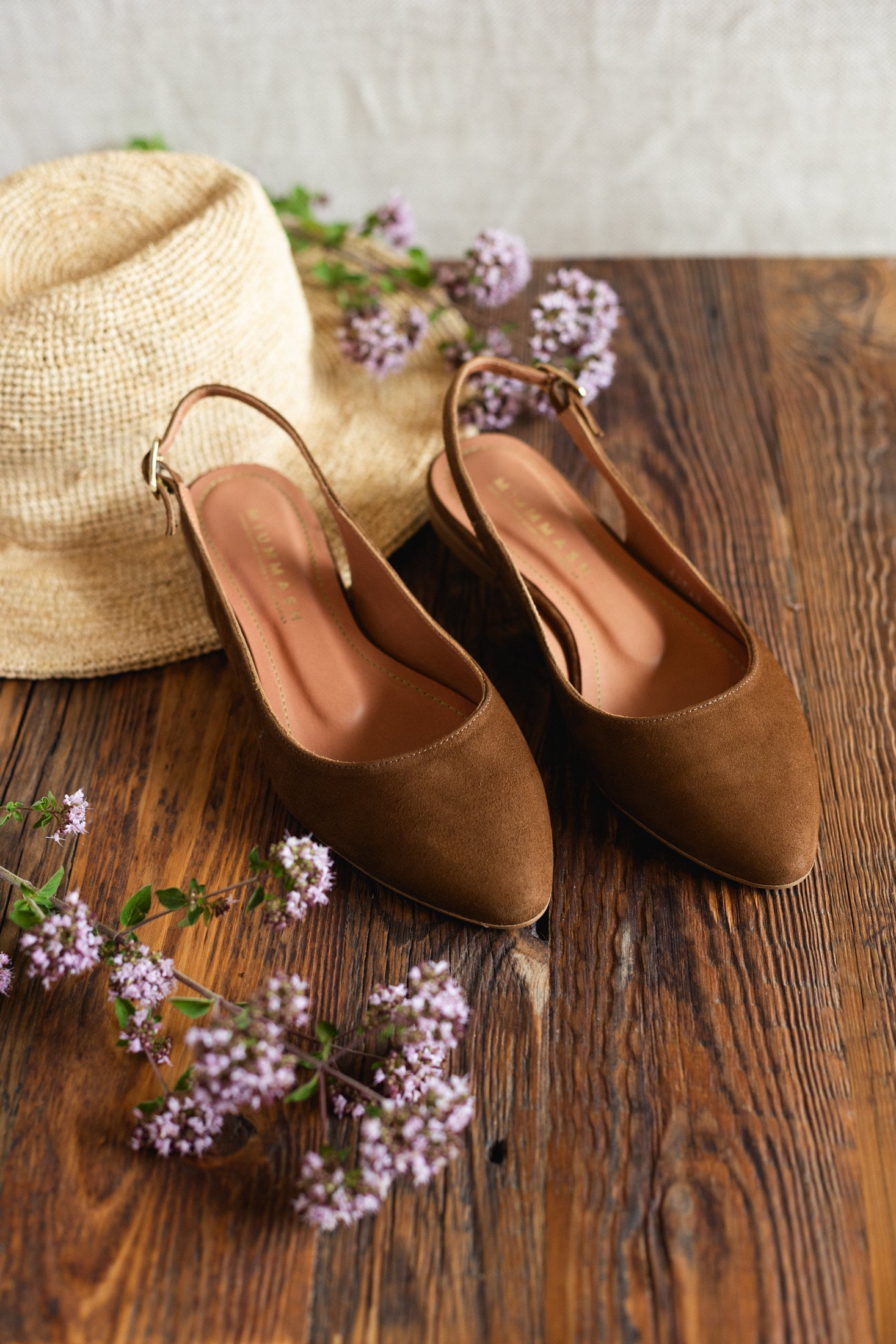 Handgefertigte Braune Samt Leder Slingback Ballerinas von MIUMMASH