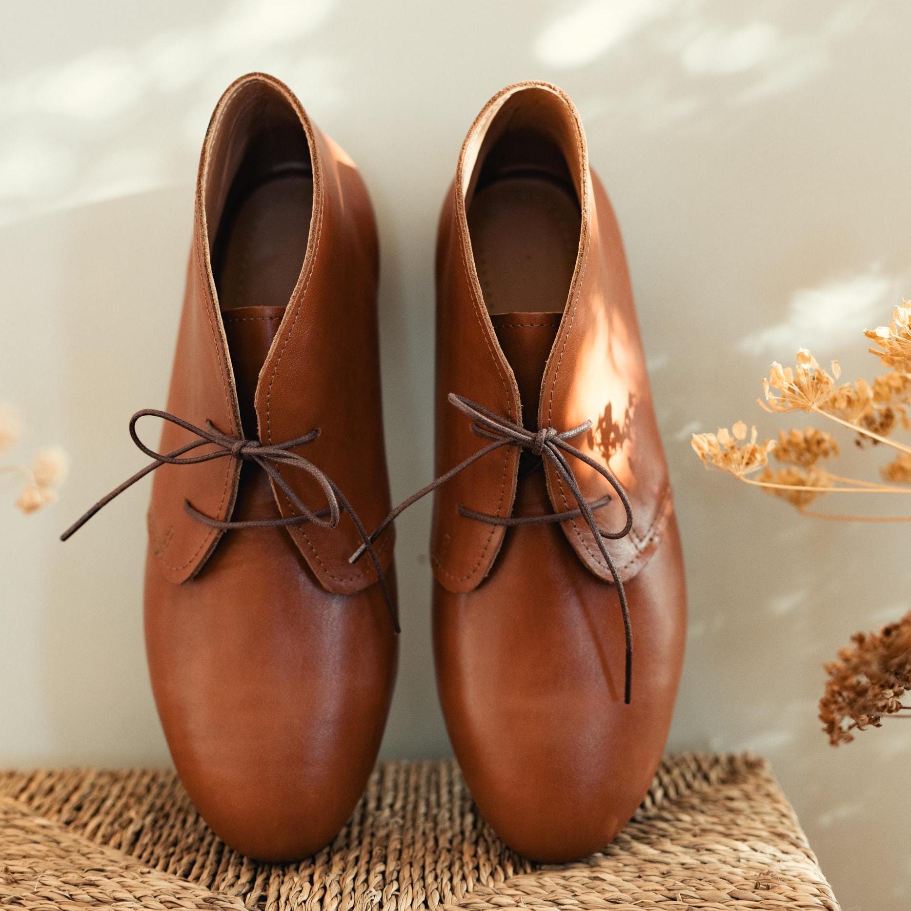 Handgefertigte Cognac-Braune Leder Booties Retro Ankle Boots Handgefertigte Cognac-Braune Leder Booties Retro Ankle Boots von MIUMMASH