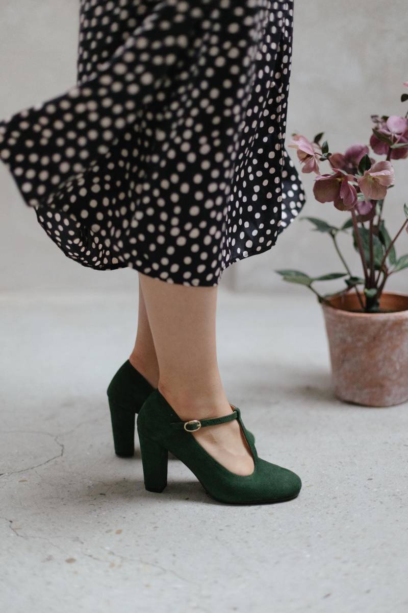 Retro Style Flasche Grün Wildleder T-Bar High Heels - Boho Hochzeitsschuhe Geschenk Für Sie von MIUMMASH