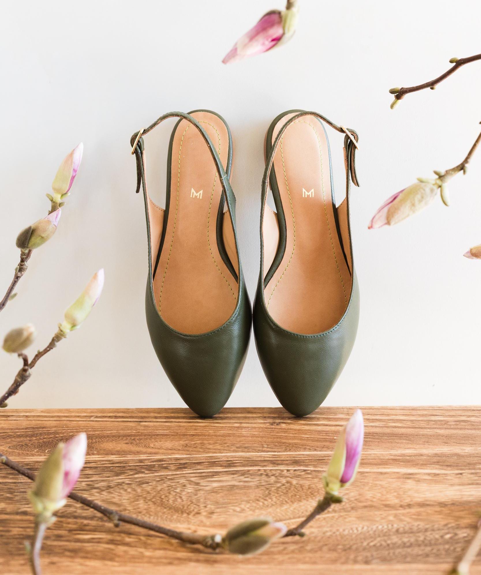 Sommer Ballerinas, Slingback Schuhe, Olivgrüne Leder Damen Spitze Zehenschuhe, Handgemachte Lederschuhe von MIUMMASH