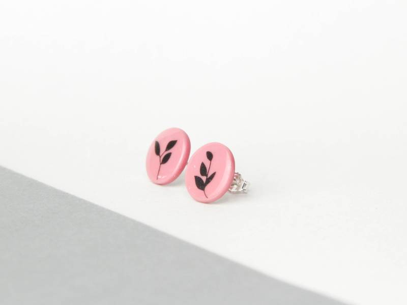 Ohrstecker Aus Porzellan, Rosa Mit Schwarzer Ranke Ohrstecker Aus Porzellan, Rosa Mit Schwarzer Ranke von MIYUporzellanschmuck