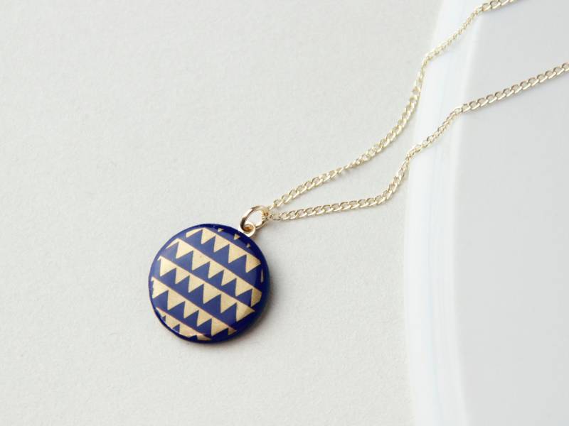 Porzellan-Anhänger/Blau Mit Goldenem Muster Porzellanschmuck Porzellankette Keramikschmuck Keramik-Anhänger Kettenanhänger Porzellan-Anhänger/Blau Mit Goldenem Muster Porzellanschmuck Porzellankette Keramikschmuck Keramik-Anhänger Kettenanhänger von MIYUporzellanschmuck