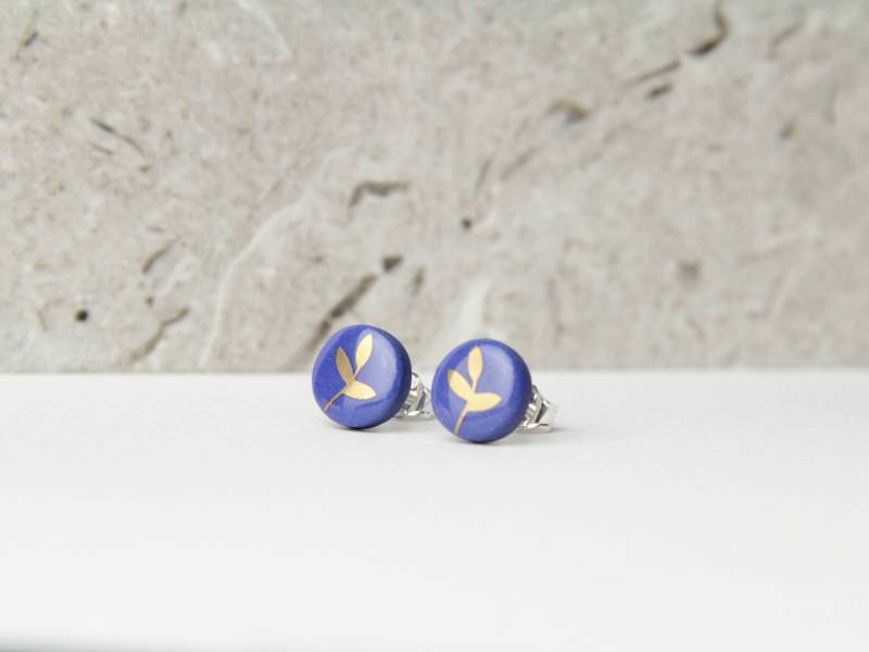 Porzellan Ohrstecker, Blau Mit Goldener Ranke Porzellan Ohrstecker, Blau Mit Goldener Ranke von MIYUporzellanschmuck