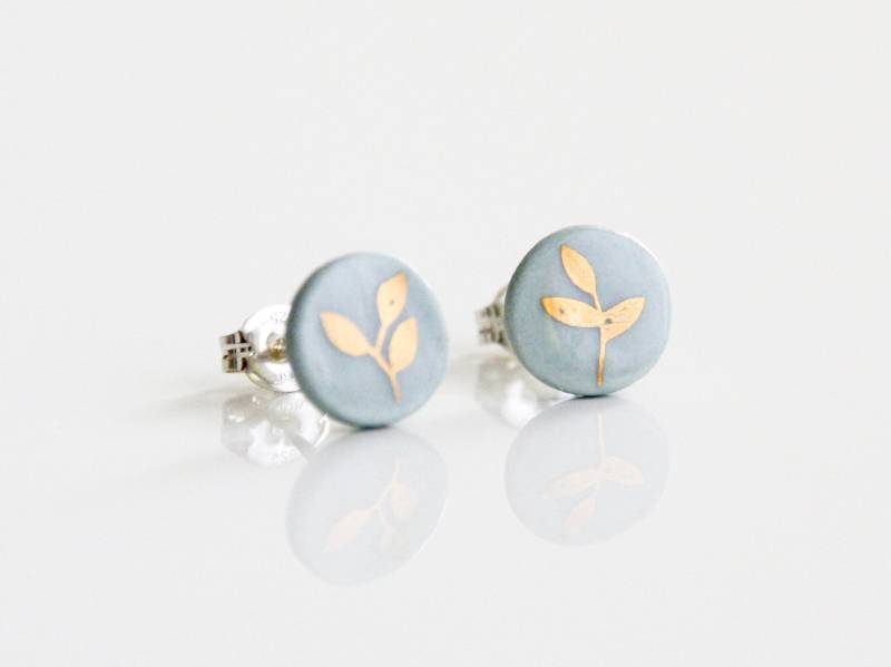 Porzellan Ohrstecker/Mint Mit Goldenem Blatt Porzellanschmuck Goldblatt Goldschmuck Keramikschmuck Ohrringe Aus Keramik Blüte Porzellan Ohrstecker/Mint Mit Goldenem Blatt Porzellanschmuck Goldblatt Goldschmuck Keramikschmuck Ohrringe Aus Keramik Blüte von MIYUporzellanschmuck