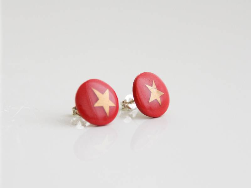 Porzellanohrstecker, Rot Mit Goldenem Stern Porzellanohrstecker, Rot Mit Goldenem Stern von MIYUporzellanschmuck