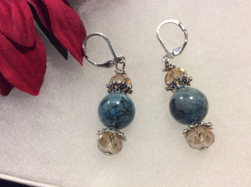 Hellblau Und Gold Ohrringe Hellblau Und Gold Ohrringe von MJKCrafts