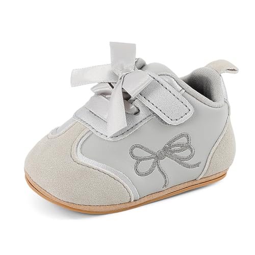 MK MATT KEELY Baby Mädchen Lauflernschuhe PU Leader Krabbelschuhe mit Weich Gummi Anti-Rutsch Sohle 12-18 Monate,Silber mit Bow von MK MATT KEELY