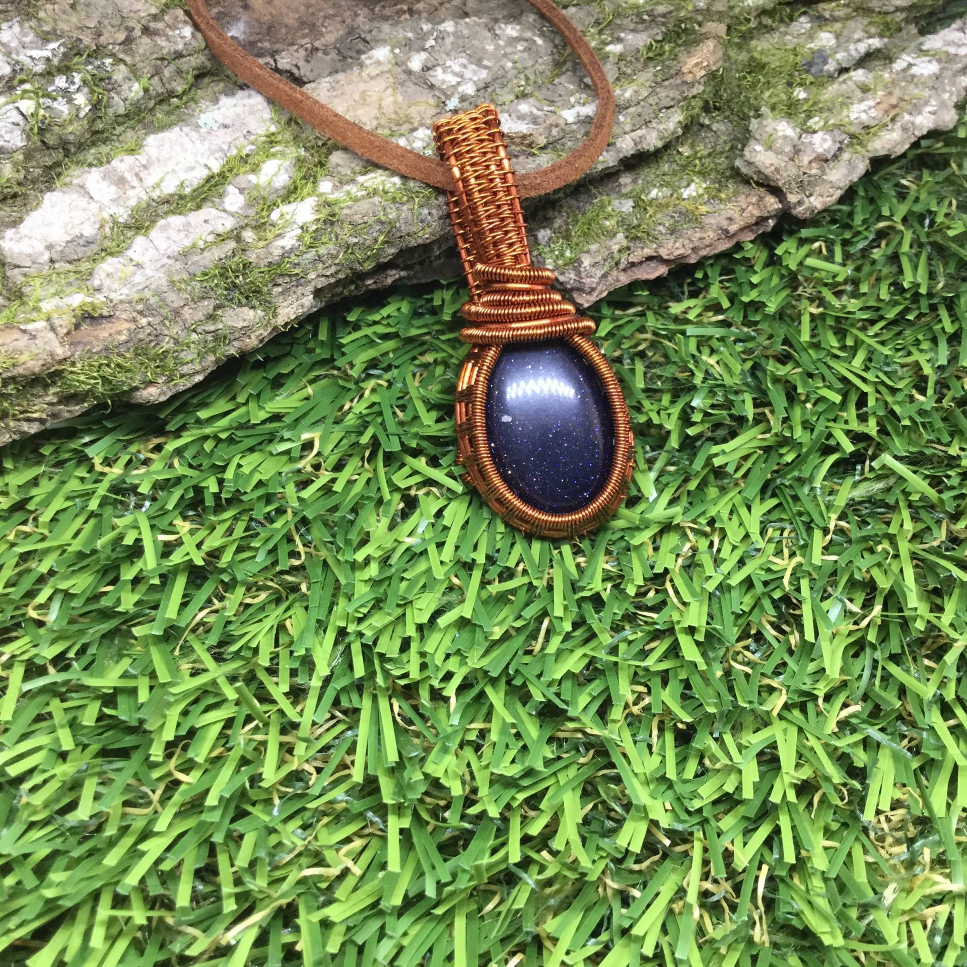 Blauer Sandstein Halskette, Wire Wrap Kupfer, Edelstein Gewickelt Heilkristall Anhänger von MKcreationsCrafts