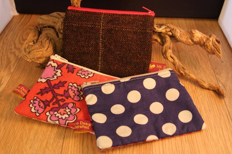 Bunte Geldbörse, Theatralisch Recycelter Stoff, Handgemacht, Zero Waste, Kleine Reißverschlusstasche Bunte Geldbörse, Theatralisch Recycelter Stoff, Handgemacht, Zero Waste, Kleine Reißverschlusstasche von MKecoCreations