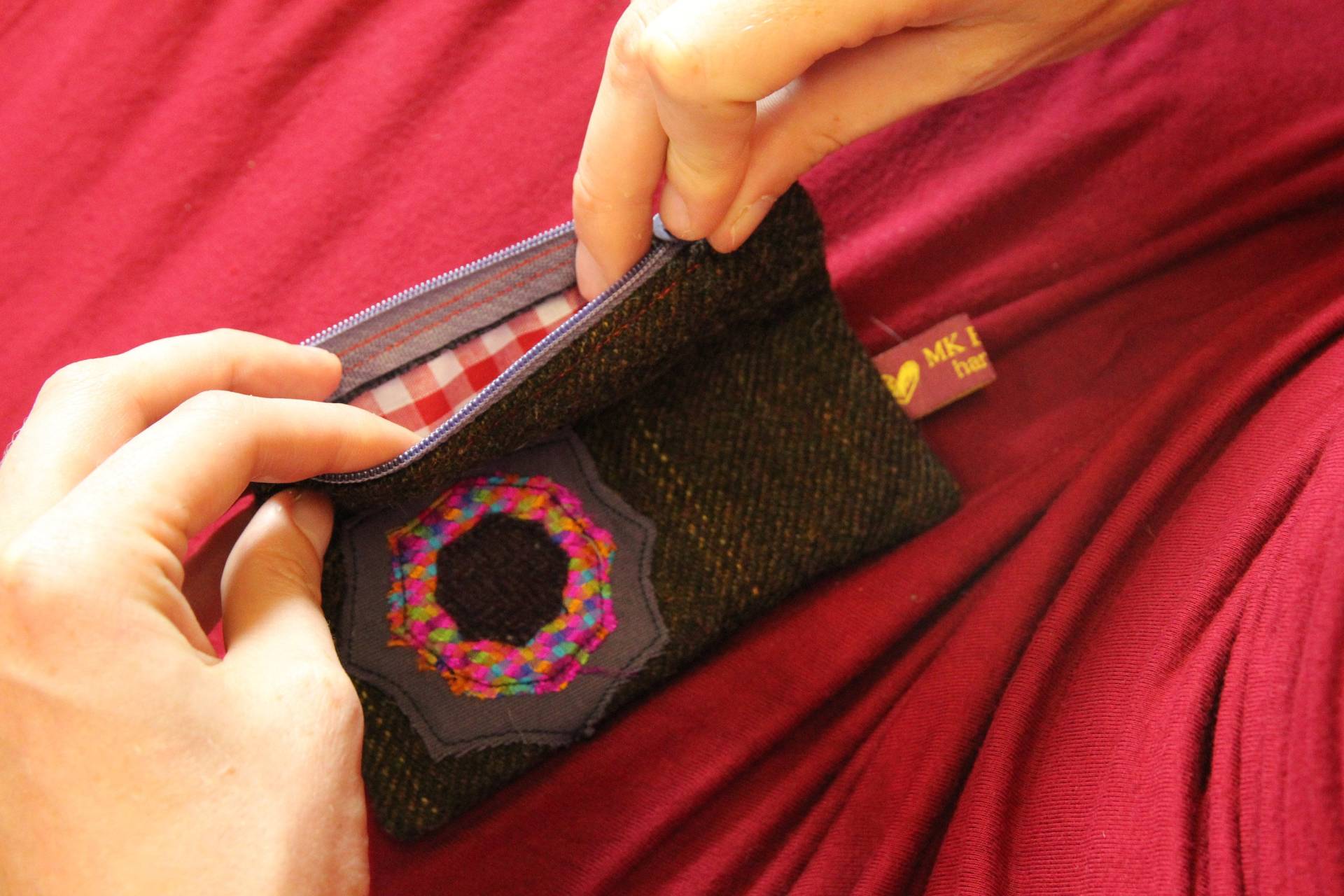 Mandala Geldbörse, Theatralisch Reclaimed Stoff, Handgemacht, Heilige Geometrie, Zero Waste, Kleine Tasche Mit Reißverschluss, Handstickerei Mandala Geldbörse, Theatralisch Reclaimed Stoff, Handgemacht, Heilige Geometrie, Zero Waste, Kleine Tasche Mit Reißverschluss, Handstickerei von MKecoCreations
