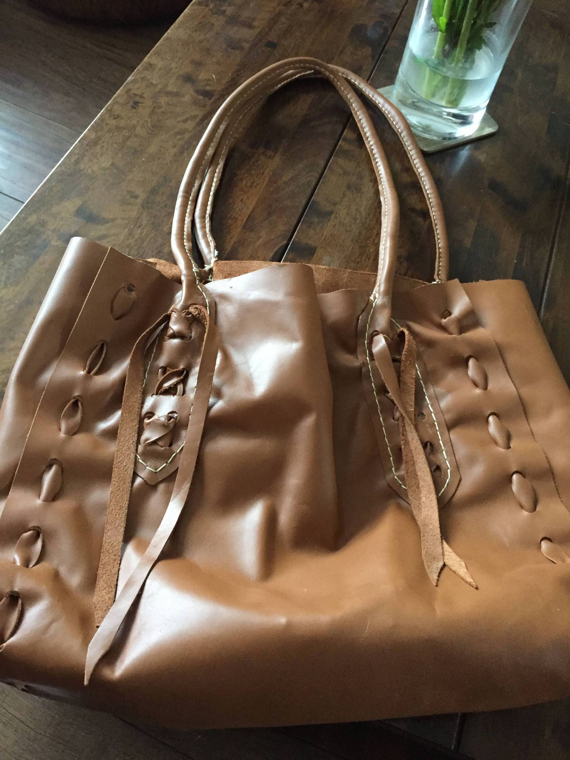 Handgefertigte Lederhandtasche Handgefertigte Lederhandtasche von MLSLeather