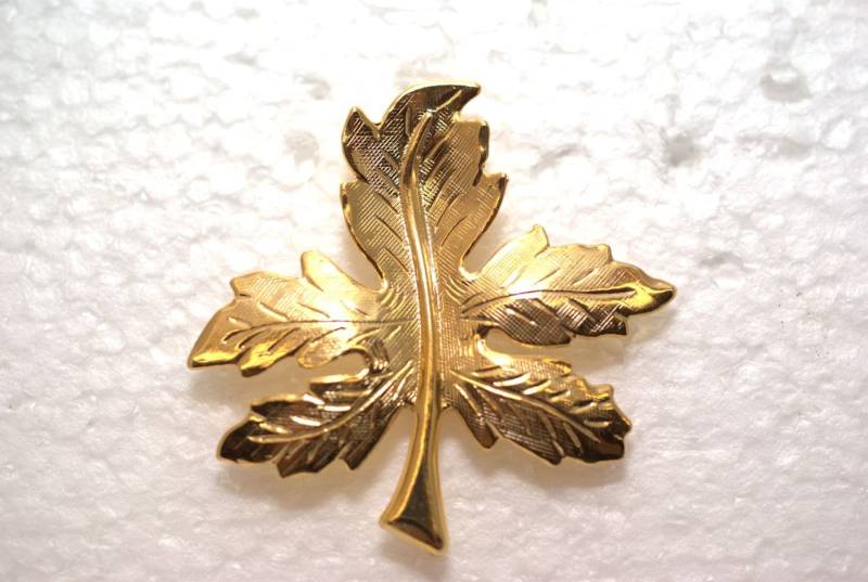 18 Kt Gold Überzogener Blatt Pin von MMIntlJewelry