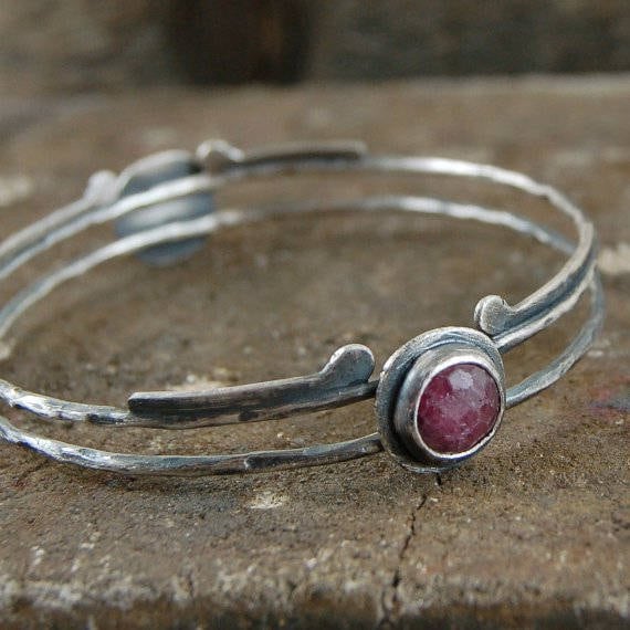 Rubin Silber Armband, Armreif, Boho Schmuck, Natürlichen Stil, Armreifen Rubin Silber Armband, Armreif, Boho Schmuck, Natürlichen Stil, Armreifen von MMRomanowicz