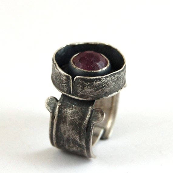 Rubin Silber Ring, Statement Oxidiertes Ring Rubin Silber Ring, Statement Oxidiertes Ring von MMRomanowicz