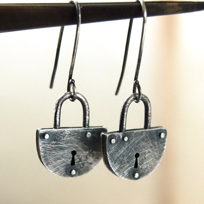 Silber Vorhängeschloss Ohrringe, Oxidierte Ohrringe Silber Vorhängeschloss Ohrringe, Oxidierte Ohrringe von MMRomanowicz