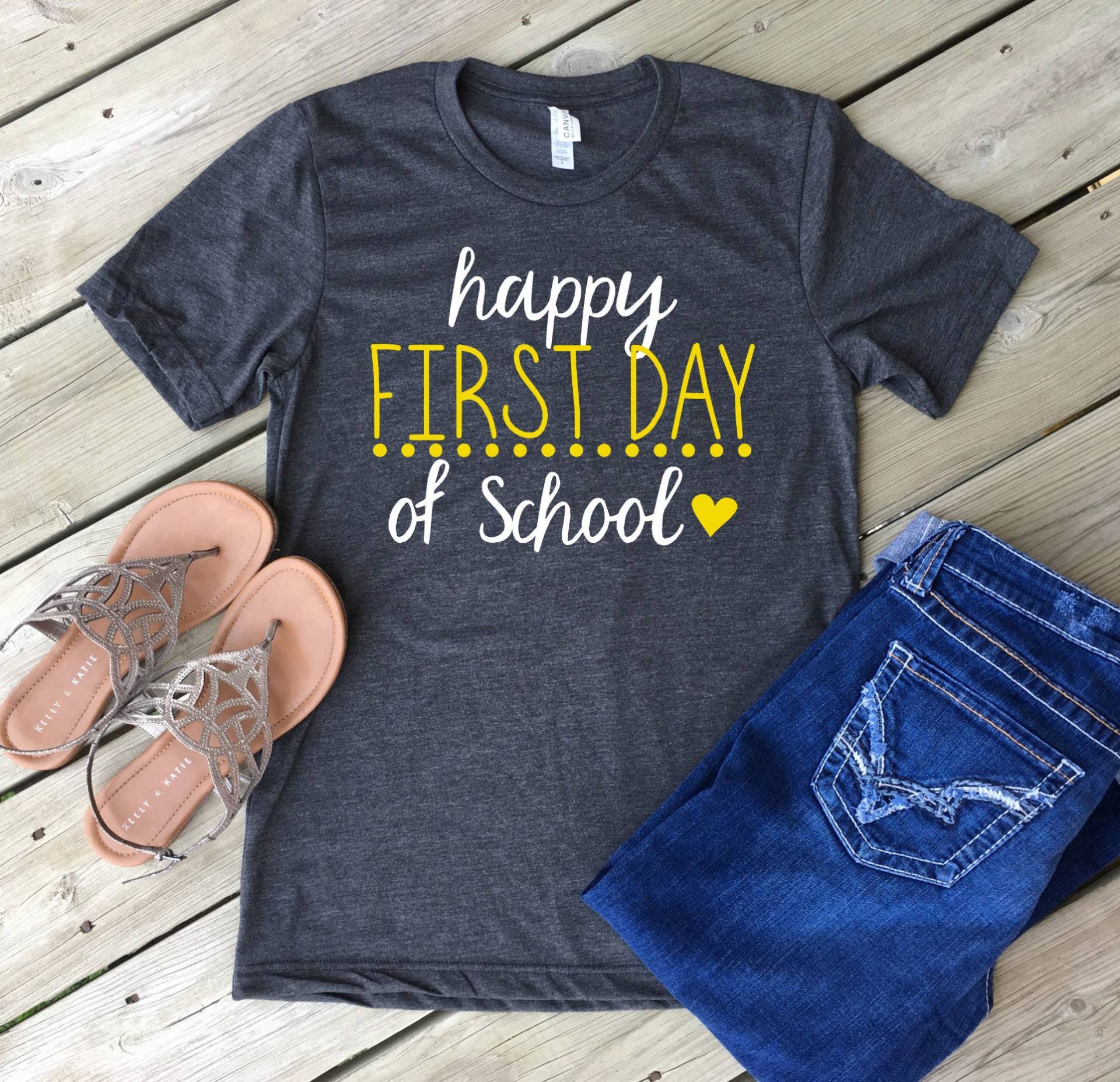 Happy First Day Of School Shirt, Back To Schulfarben, Lehrer Team Bella Canvas Happy First Day Of School Shirt, Back To Schulfarben, Lehrer Team Bella Canvas von MMZdesign