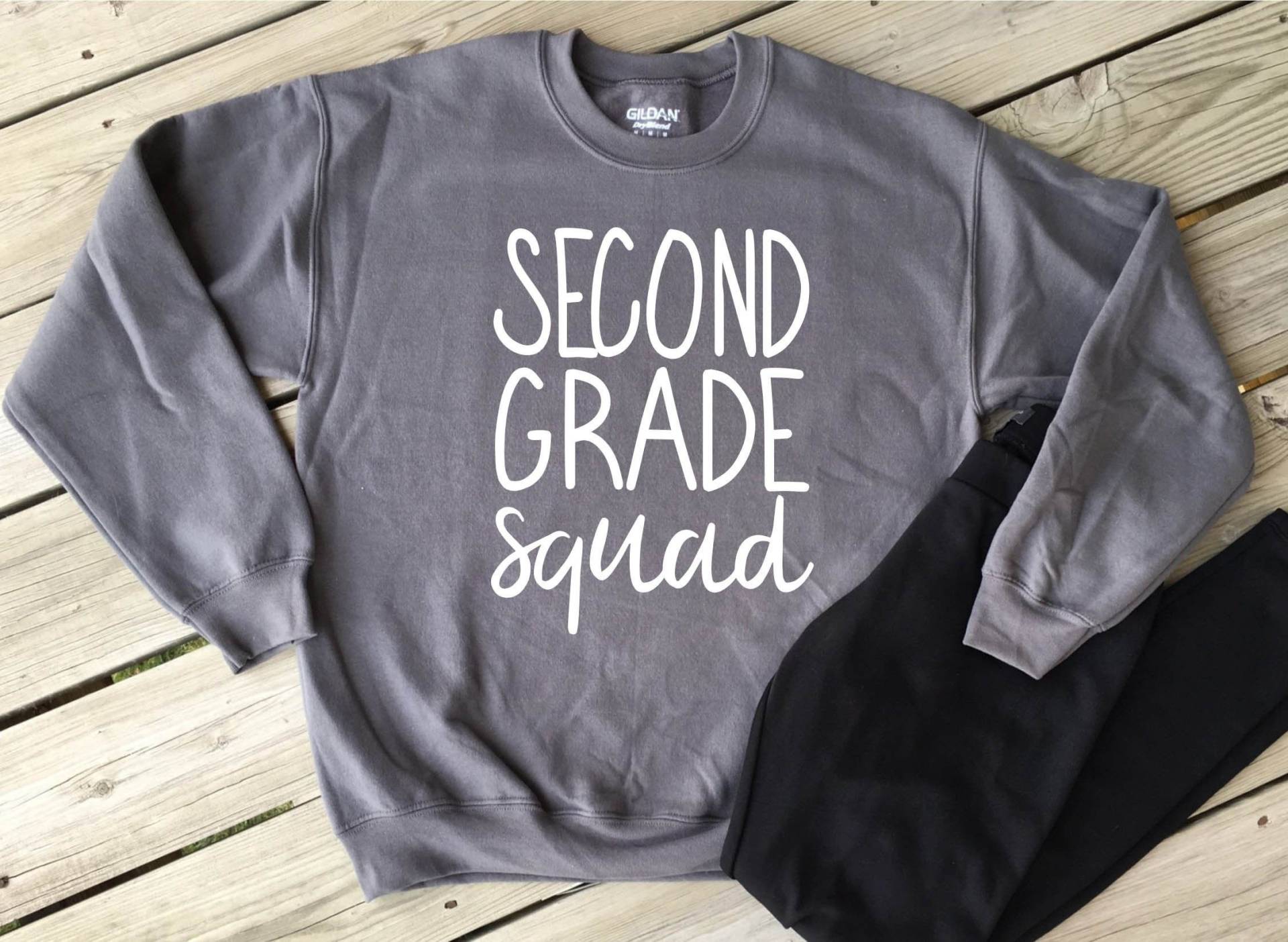 Lehrer Squad Sweatshirt/Gildan Custom Grade Unisex Sizing Zweite Klasse Benutzerdefinierte Farben Lehrer Squad Sweatshirt/Gildan Custom Grade Unisex Sizing Zweite Klasse Benutzerdefinierte Farben von MMZdesign