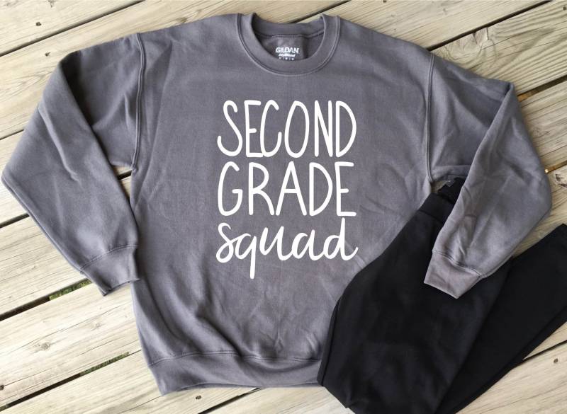 Lehrer Squad Sweatshirt/Gildan Custom Grade Unisex Sizing Zweite Klasse Benutzerdefinierte Farben Lehrer Squad Sweatshirt/Gildan Custom Grade Unisex Sizing Zweite Klasse Benutzerdefinierte Farben von MMZdesign