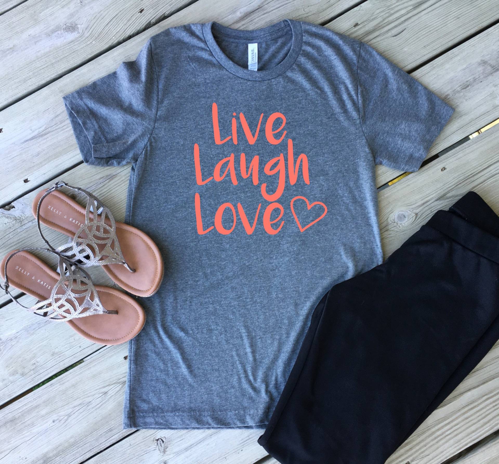 Live Laugh Love T-Shirt, Bella Canvas Shirt, Unisex Größe, Herz, Valentinstag, Benutzerdefinierte Farben Live Laugh Love T-Shirt, Bella Canvas Shirt, Unisex Größe, Herz, Valentinstag, Benutzerdefinierte Farben von MMZdesign