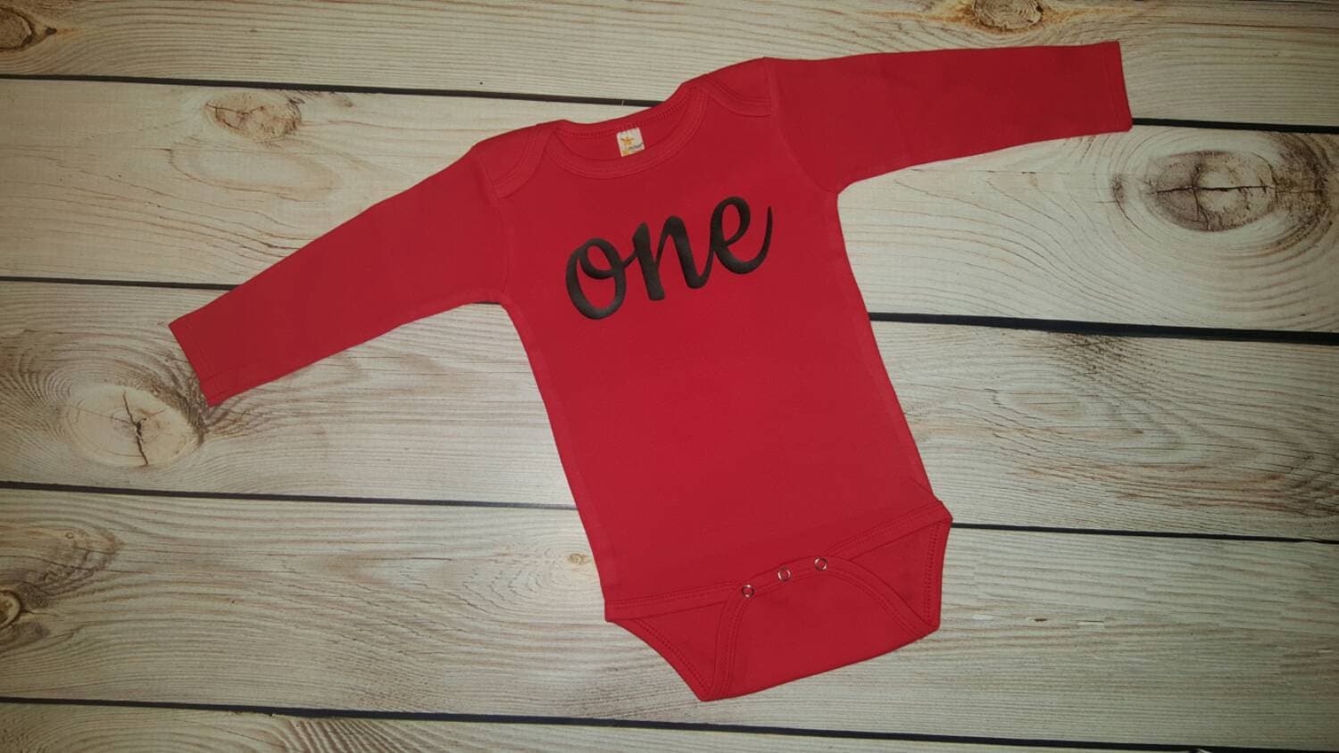 Baby Rot Und Schwarz One Valentinstag Body, Geburtstag Urlaub Outfit, 1. Body Baby Rot Und Schwarz One Valentinstag Body, Geburtstag Urlaub Outfit, 1. Body von MMsBling