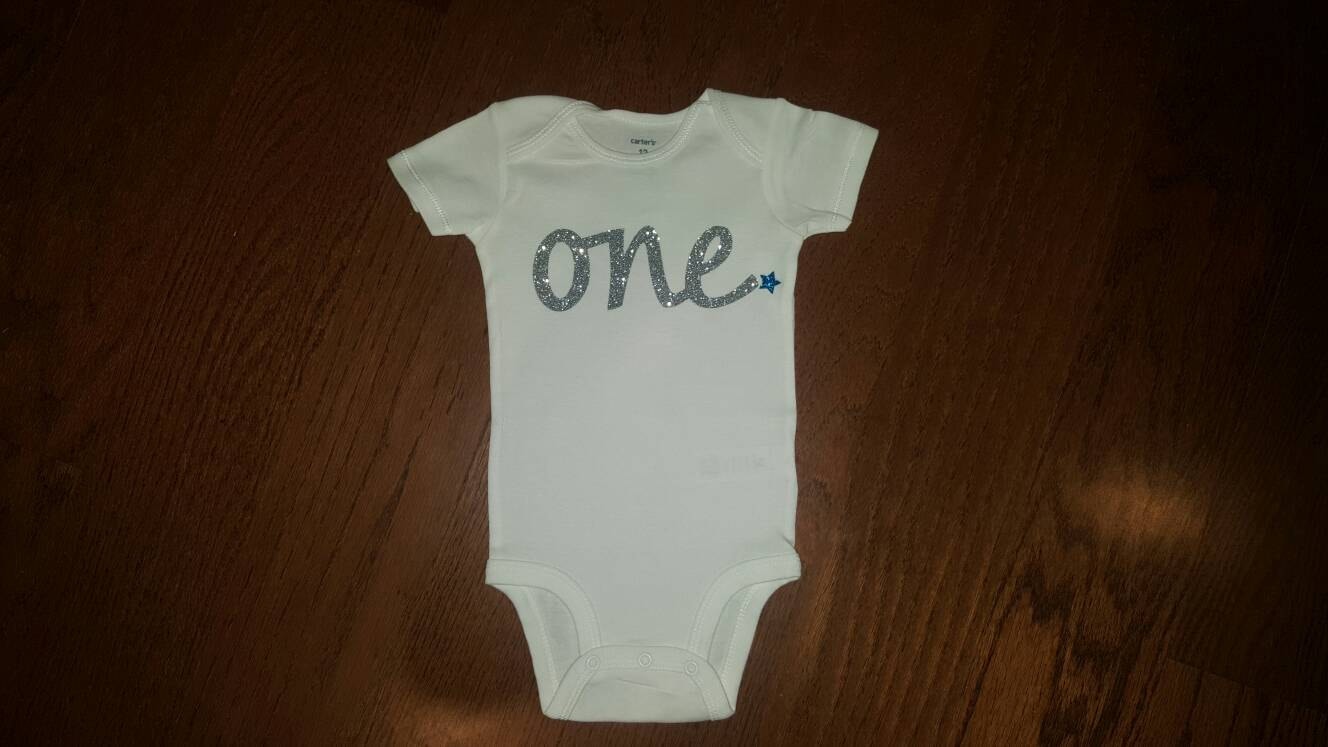 Baby Silber Ein Body, 1. Geburtstag, "One", Boy Ersten Geburtstag Outfit Stern, Twinkle Little, Wählen Sie Star Farbe Baby Silber Ein Body, 1. Geburtstag, "One", Boy Ersten Geburtstag Outfit Stern, Twinkle Little, Wählen Sie Star Farbe von MMsBling