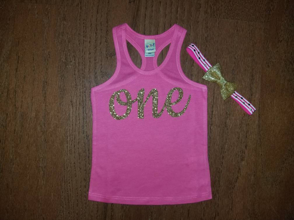 Heiße Rosa Baby Tank Top Und Stirnband, Gold Glitter Cursive One Body, 1. Geburtstag, "Ein" Geburtstag Outfit, Racer Zurück Heiße Rosa Baby Tank Top Und Stirnband, Gold Glitter Cursive One Body, 1. Geburtstag, "Ein" Geburtstag Outfit, Racer Zurück von MMsBling