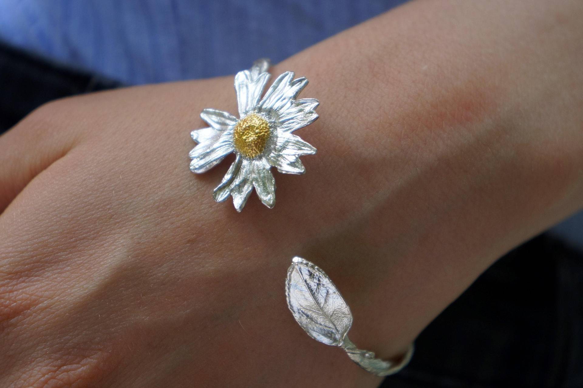 sterling Silber Daisy Manschette Armband, Echte Rose Blatt, Handgemachter Schmuck von MNJRealFlowerJewelry