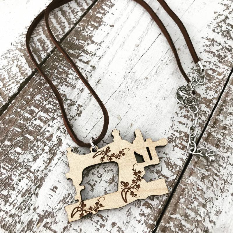 Nähmaschine-Halskette Nähmaschine-Halskette von MNSEngraving