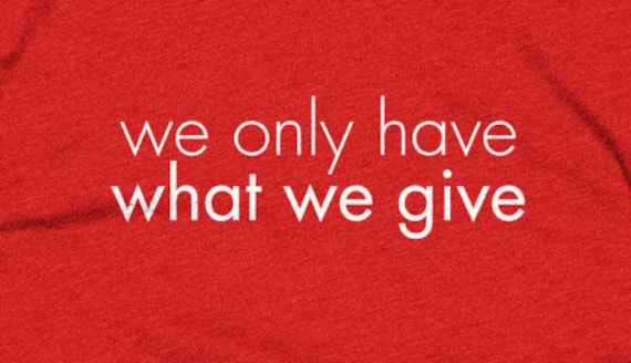 Wir Haben Nur Das, Was Wir - Herren Und Damen T-Shirt, Inspirierende T-Shirt Geben von MNTNWILD