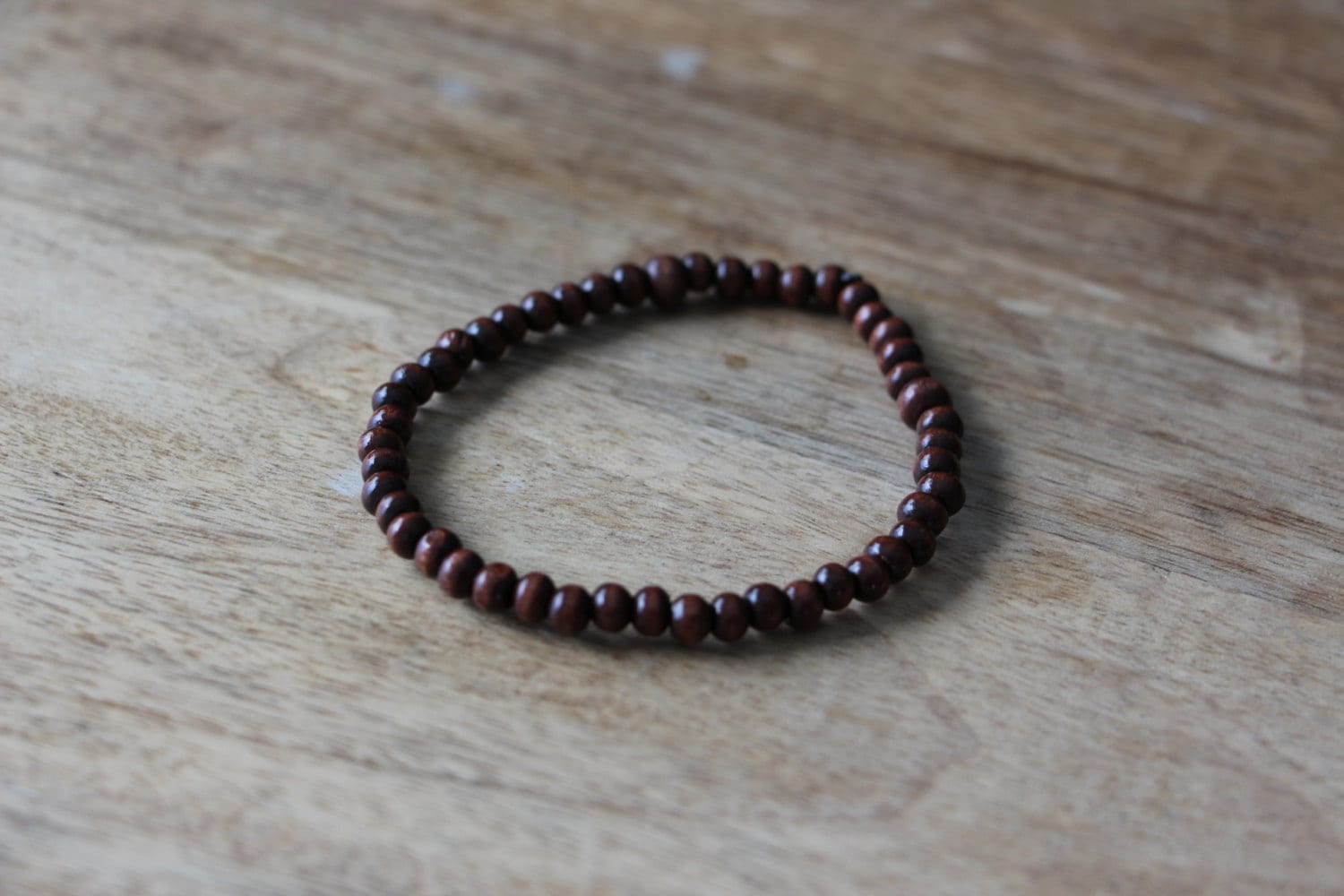 Herren Perlenarmband Kleine Holzperlen - Dunkelbraun von MNTNwear