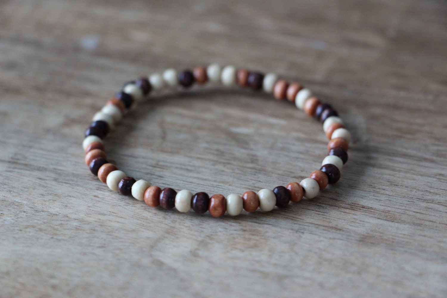 Herren Perlenarmband Kleine Mulitfarbene Holzperlen von MNTNwear