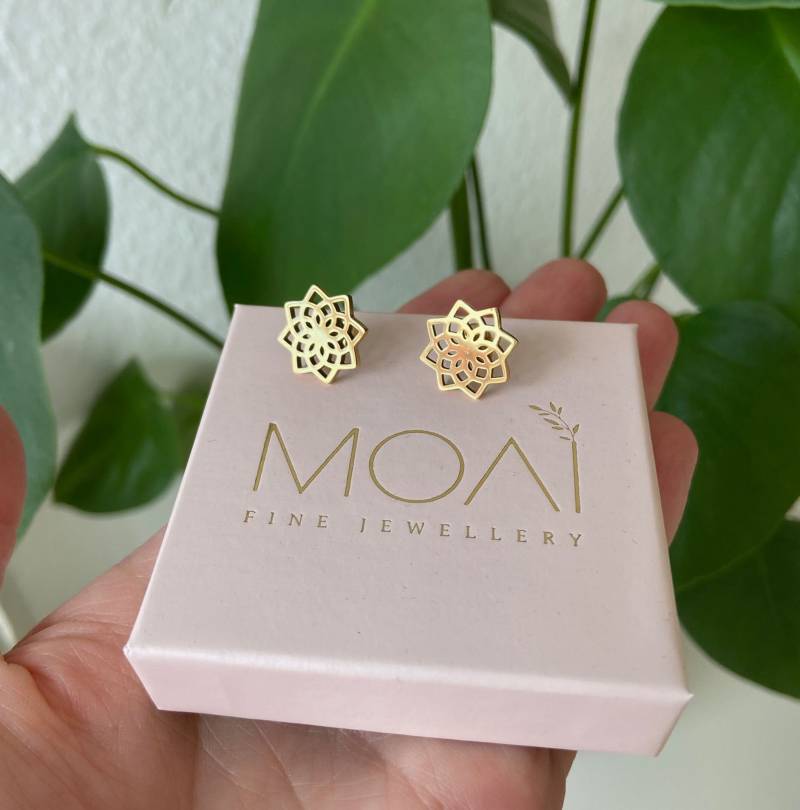 Mandala Ohrstecker "Karma", Hochwertige Edelstahl Stecker, Ohrringe, Blume Edelstahl, Geschenk, Minimalistisch Mandala Ohrstecker "Karma", Hochwertige Edelstahl Stecker, Ohrringe, Blume Edelstahl, Geschenk, Minimalistisch von MOAIStudio