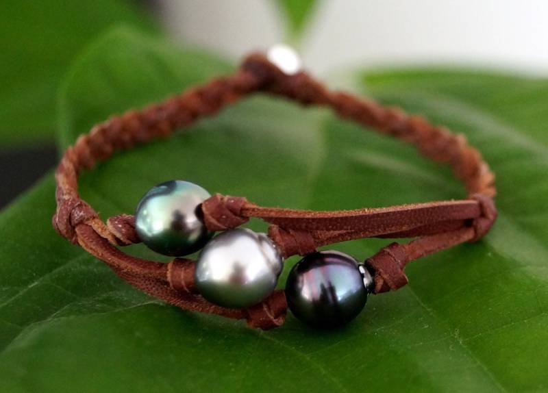 Tahitiperlen, Geflochtene Lederfrau Tahitiperlen, Geflochtene Lederfrau von MOANAtahitianpearls