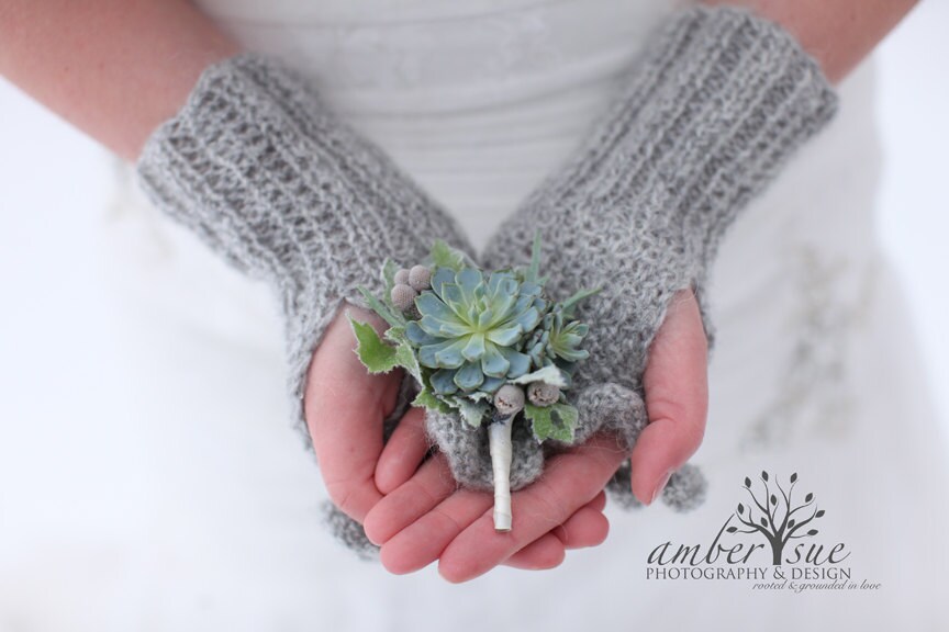 Fingerlose Brautstulpen Mit Rüschen - in Grau-Melange Gestrickt von MODAcrochet