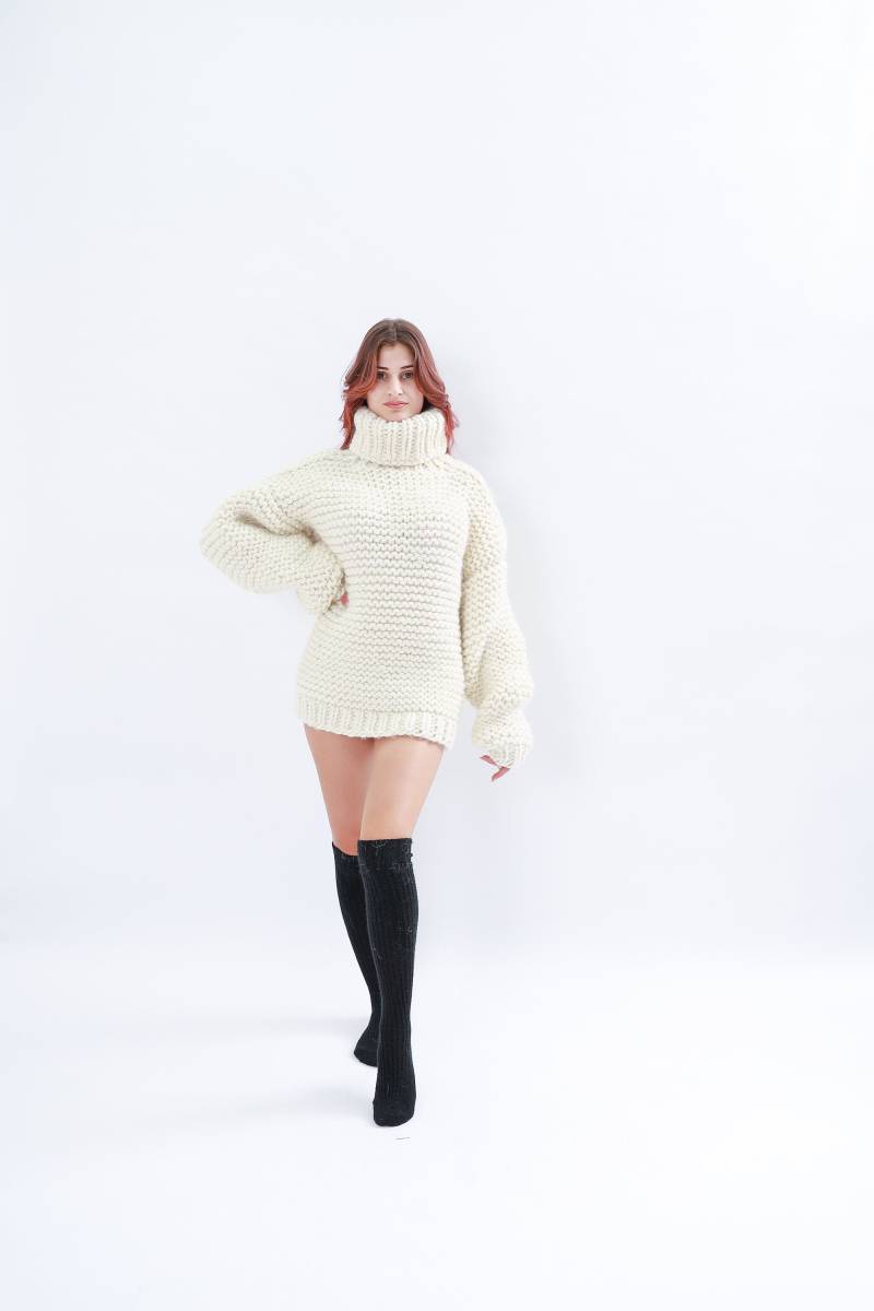 Weißer Wollpullover, Handgemachter Cremefarbener Oversize-strickjacke, Langarmpullover, Warmer Unisex-Pullover Von Molimarks von MOLIMARKS