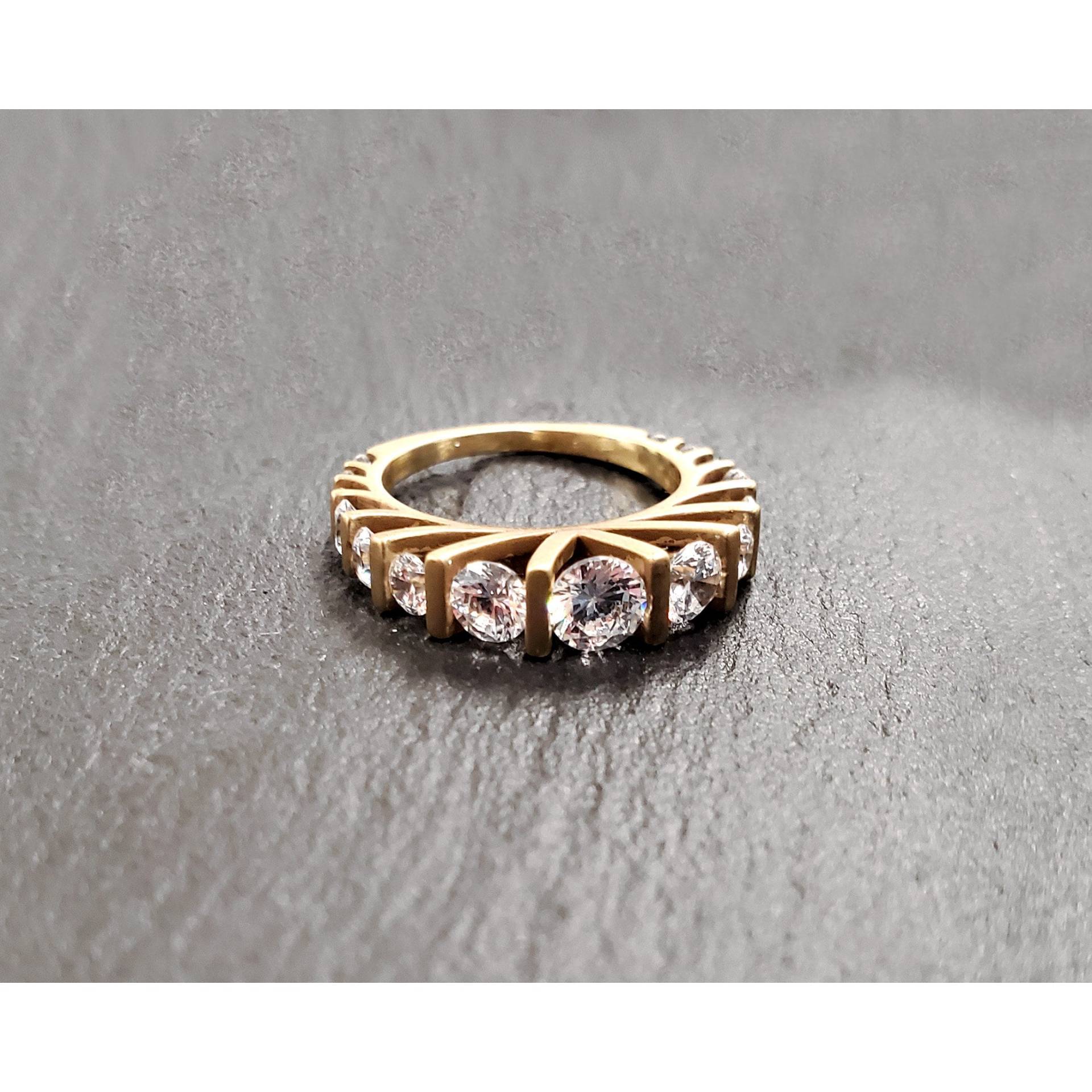 Cz Eternity Band 14K Vergoldeter Messing Stapelring Cz Eternity Band 14K Vergoldeter Messing Stapelring von MOLLOLOGY