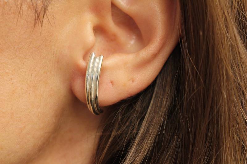 925Er Silber Ohrhänger Moderne Huggie Cuff Ohrringe von MOLOKOplusJEWELRY