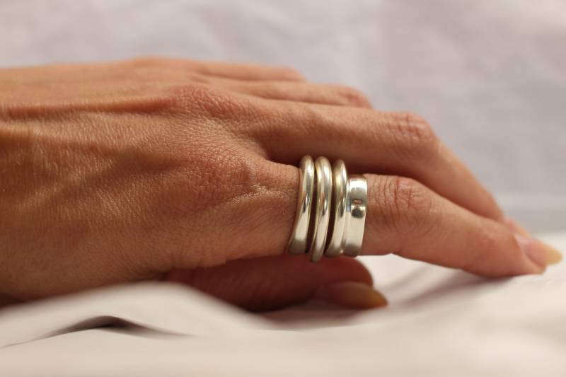 Unregelmäßiger Moderner Breiter Ring/Statement Aus Recyceltem Sterling Silber Moderner Stapelring von MOLOKOplusJEWELRY