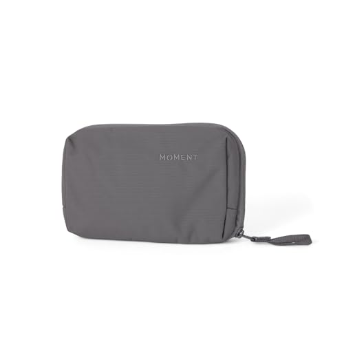 MOMENT Everything Tech Organizer – Wasserabweisende Reisetasche für Kabel, Ladegeräte und Zubehör | Reguläre und Mini-Größen I Grau, Mini von MOMENT