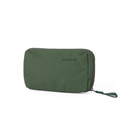 MOMENT Everything Tech Organizer – Wasserabweisende Reisetasche für Kabel, Ladegeräte und Zubehör | Reguläre und Mini-Größen I Olive, Mini von MOMENT