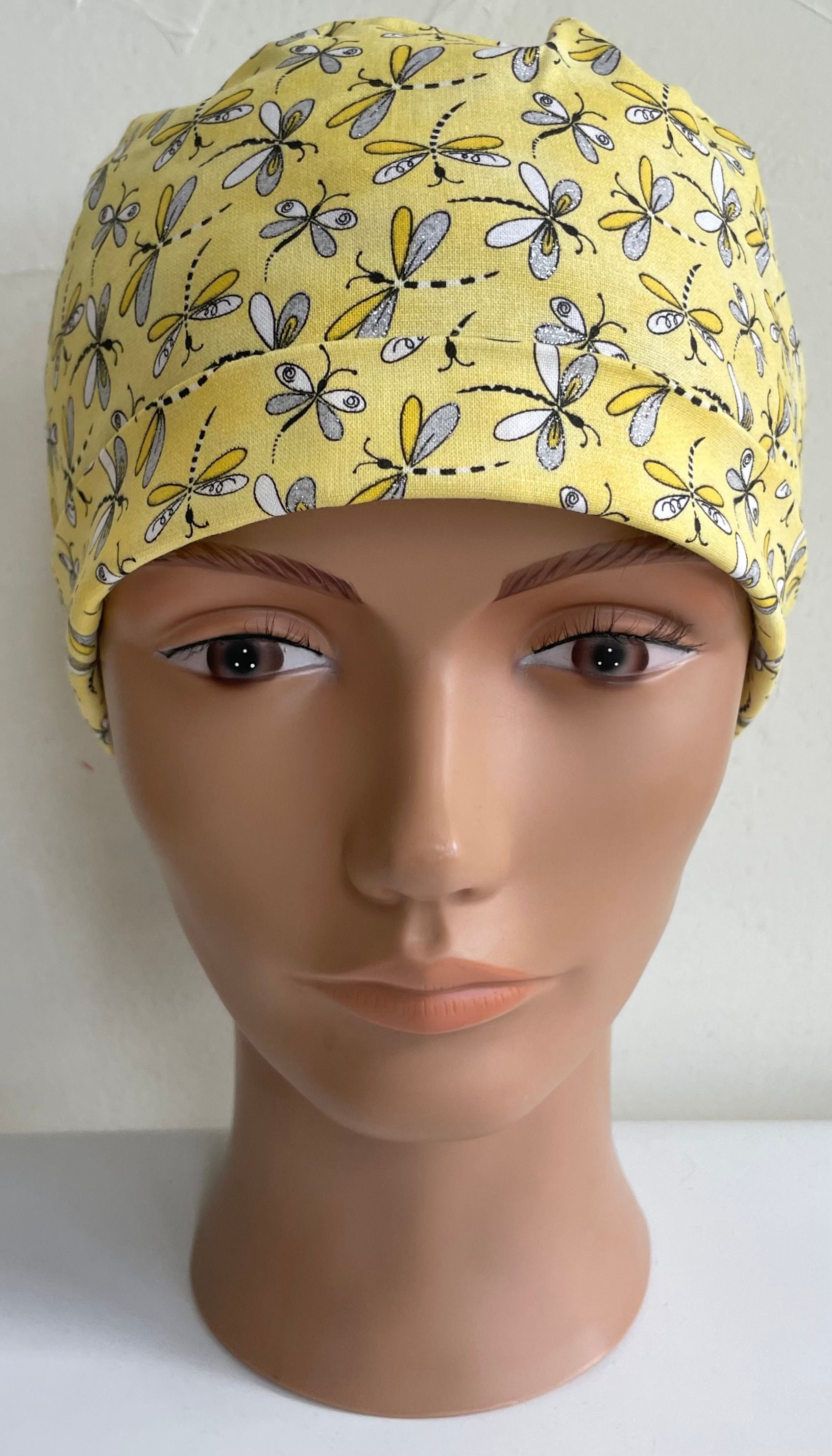 Funkelnde Libellen - Verstellbare, Faltbare Scrub-Mütze Mit Passender Abzeichen-Rollenoption von MOMandMEScrubHats