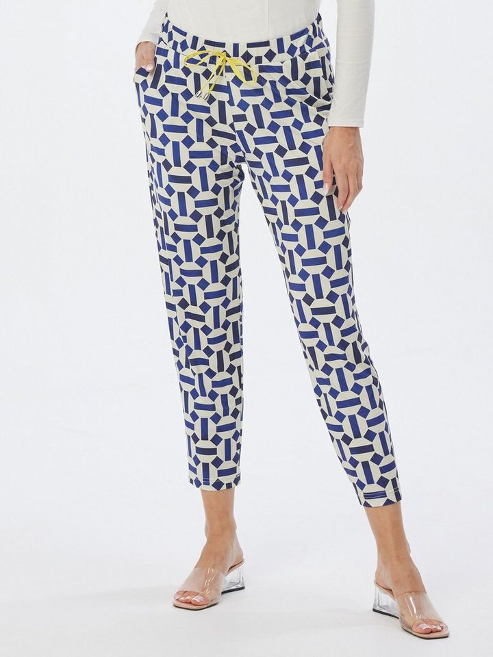 MONACO blue Stoffhose Sweathose figurumspielend mit Kaleidoskopprint von MONACO blue