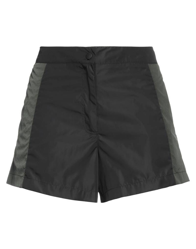 MONCLER Shorts & Bermudashorts Damen Schwarz von MONCLER