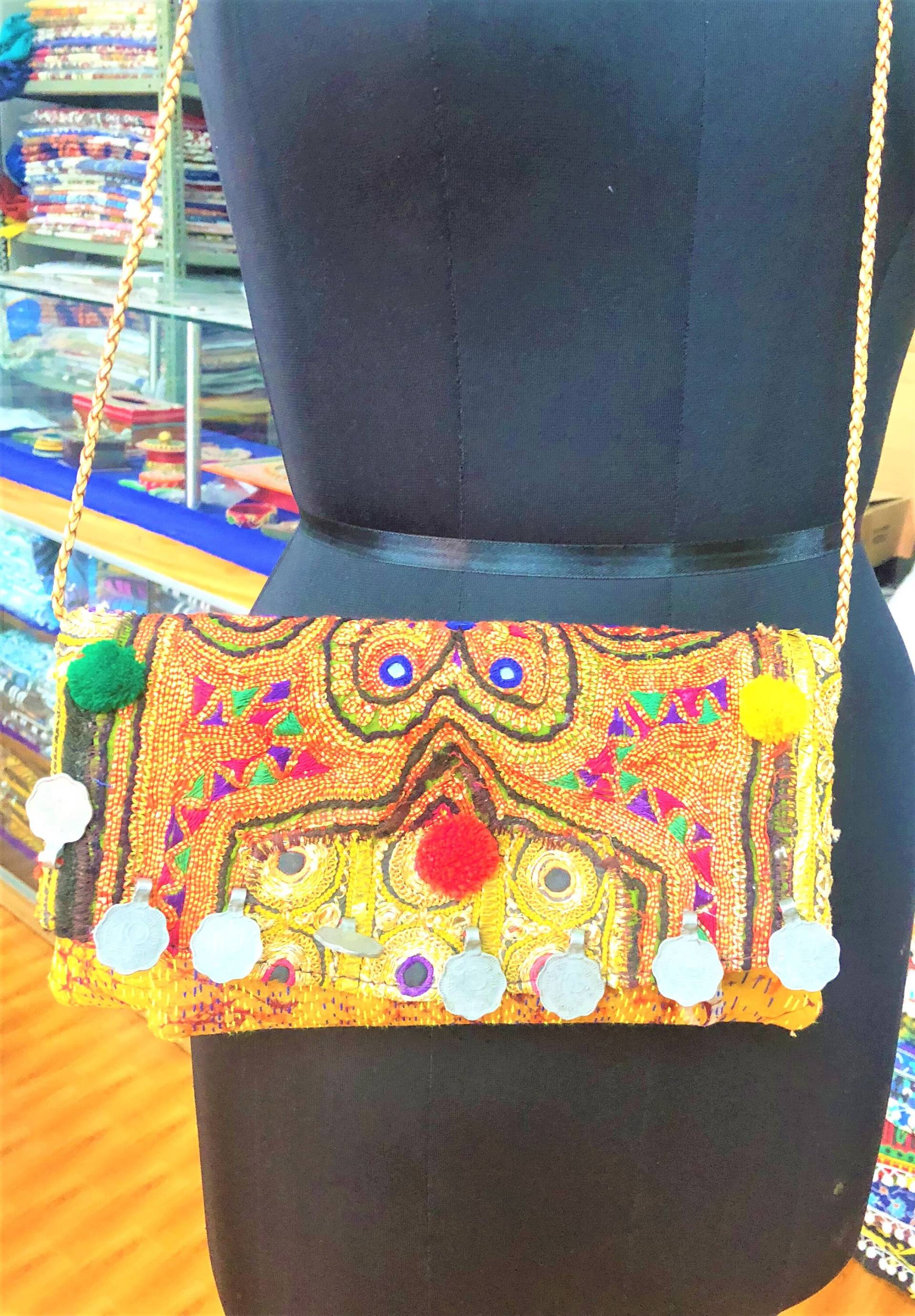 Handgemachte Banjara Handgemachte Handtasche Frau Multi Farbe Geldbeutel Vintage Kupplung von MONIKAENTERPRISIndia
