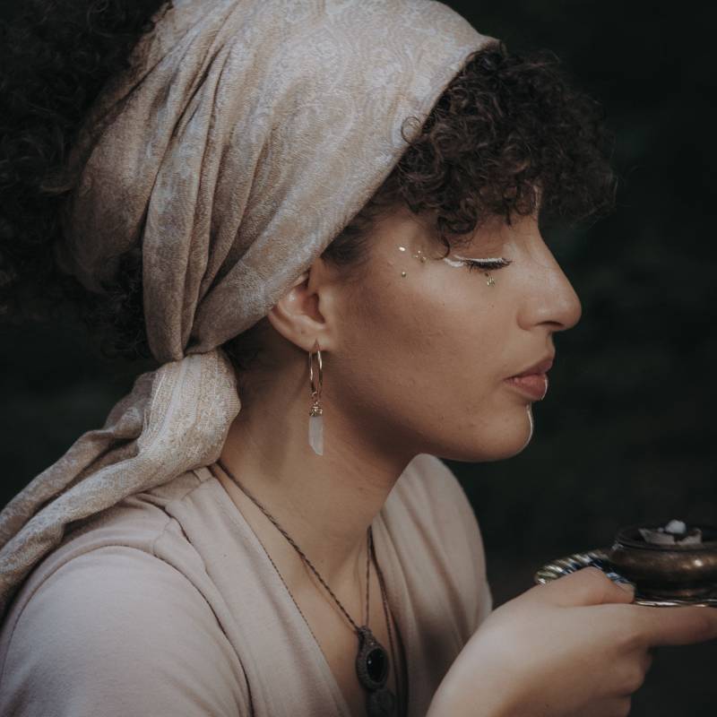 Große Bergkristall Creolen | Messing Naturedelstein Goldene Ohrringe Monkimee von MONKIMEE