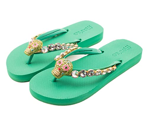 MOO´ILO Damen Sommer Zehentrenner Sandale Totenkopf mit Strass Steinchen (handgestickt) - Ultraweiche Sohle mit natürlichem Barfußgefühl - Design, made in Germany (Grün, numeric_38) von MOO´ILO